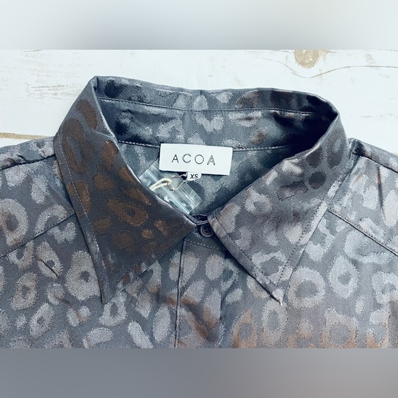 Vici Women’s ACOA Grey Leopard Long Sleeve Blouse Size XS Extra Small - Picture 2 of 4